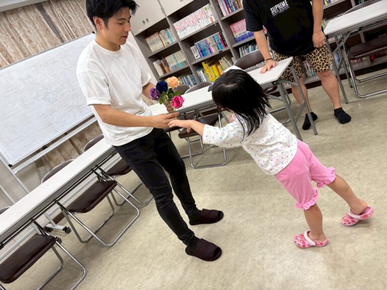 5月生まれの子どもたちへ！今月はバラ王子とアイス王子が来てくれたよ！
