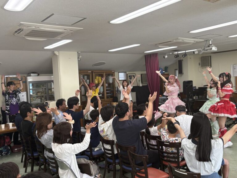 スマイルプロジェクト実行委員会さんによるコンサート慰問行事が行われました。